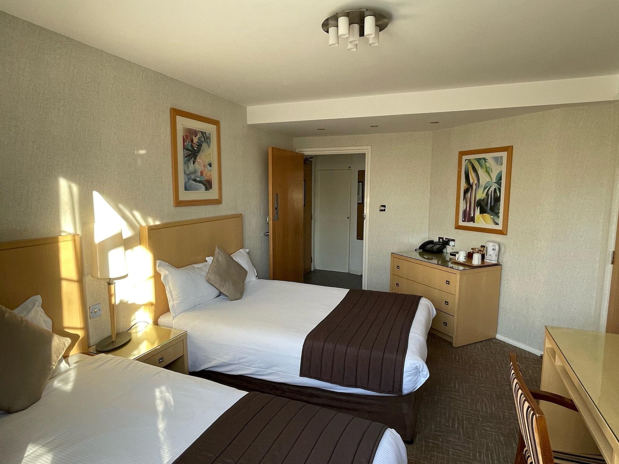 Best Western Homestead Court Hotel ウェリン・ガーデン・シティ エクステリア 写真
