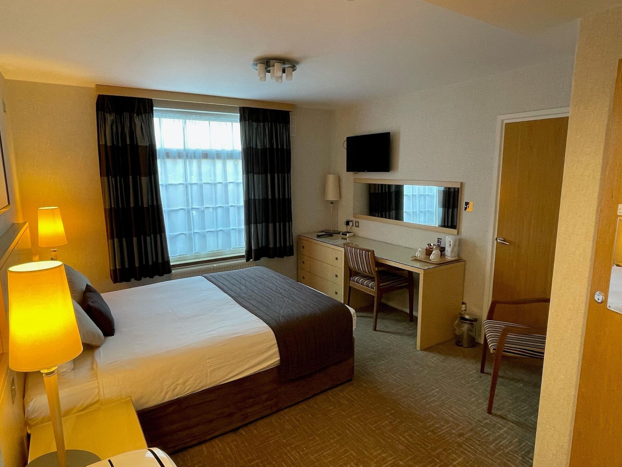 Best Western Homestead Court Hotel ウェリン・ガーデン・シティ エクステリア 写真