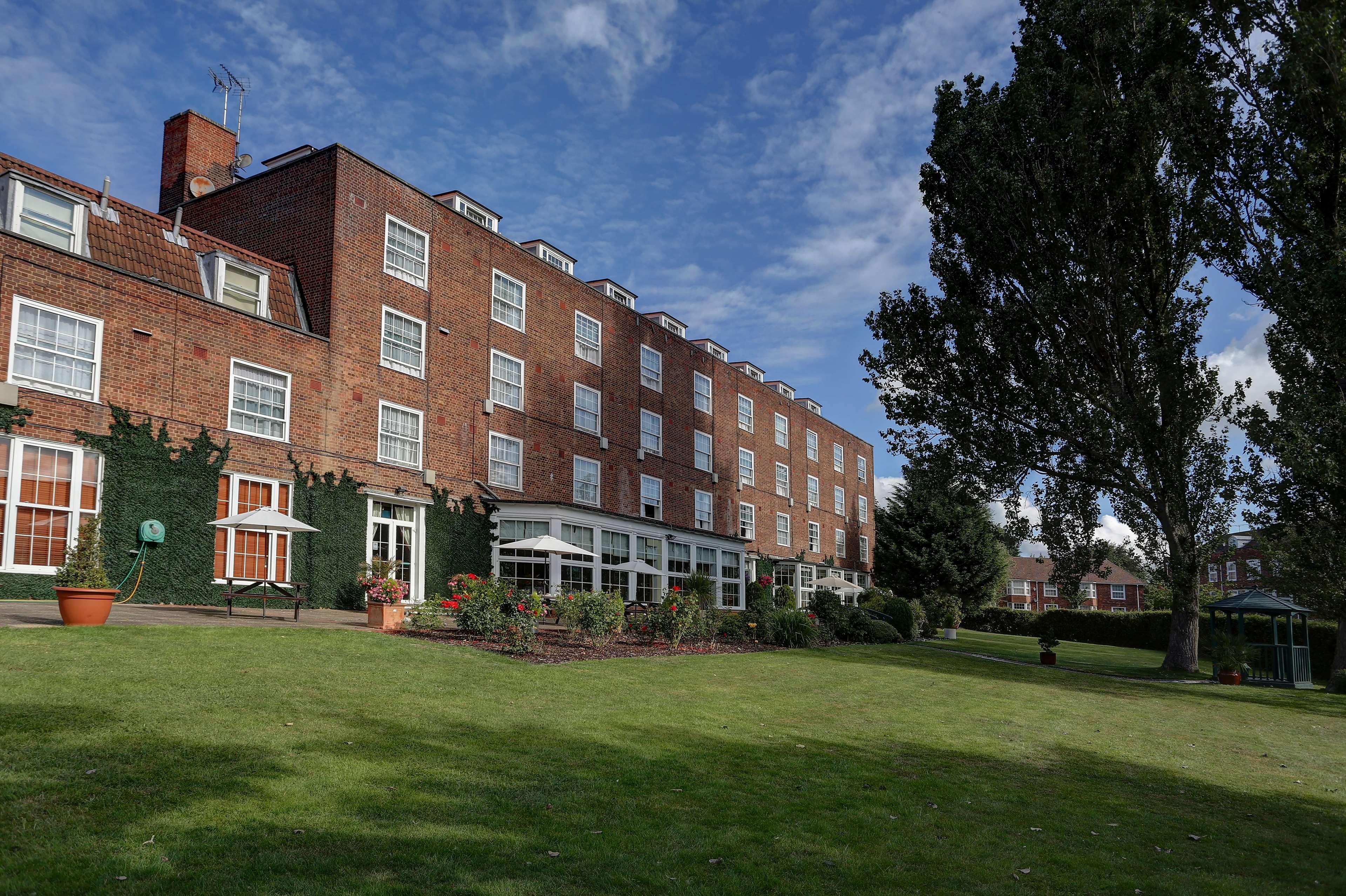 Best Western Homestead Court Hotel ウェリン・ガーデン・シティ エクステリア 写真