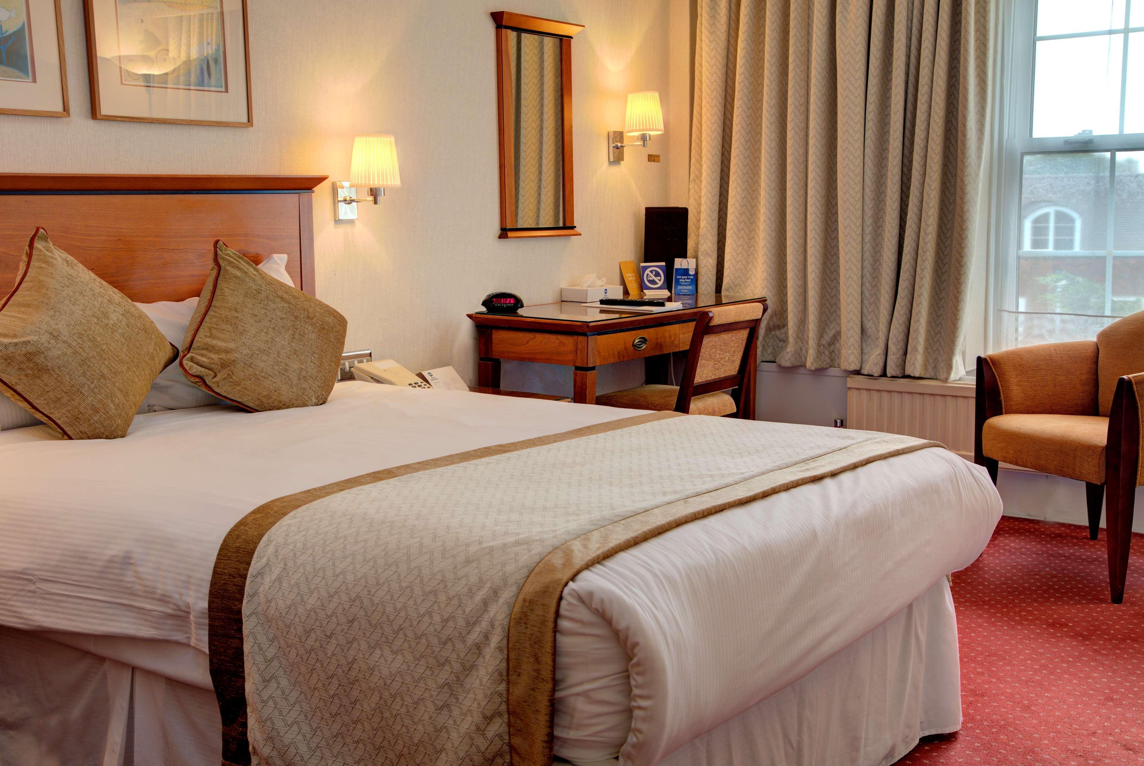 Best Western Homestead Court Hotel ウェリン・ガーデン・シティ エクステリア 写真