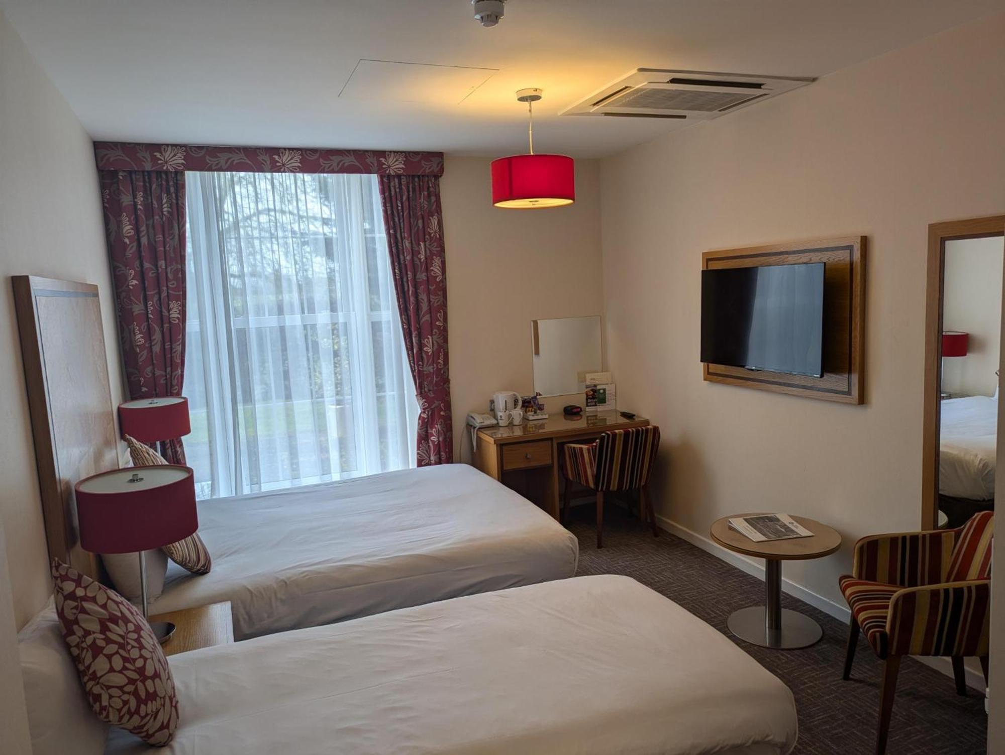 Best Western Homestead Court Hotel ウェリン・ガーデン・シティ エクステリア 写真