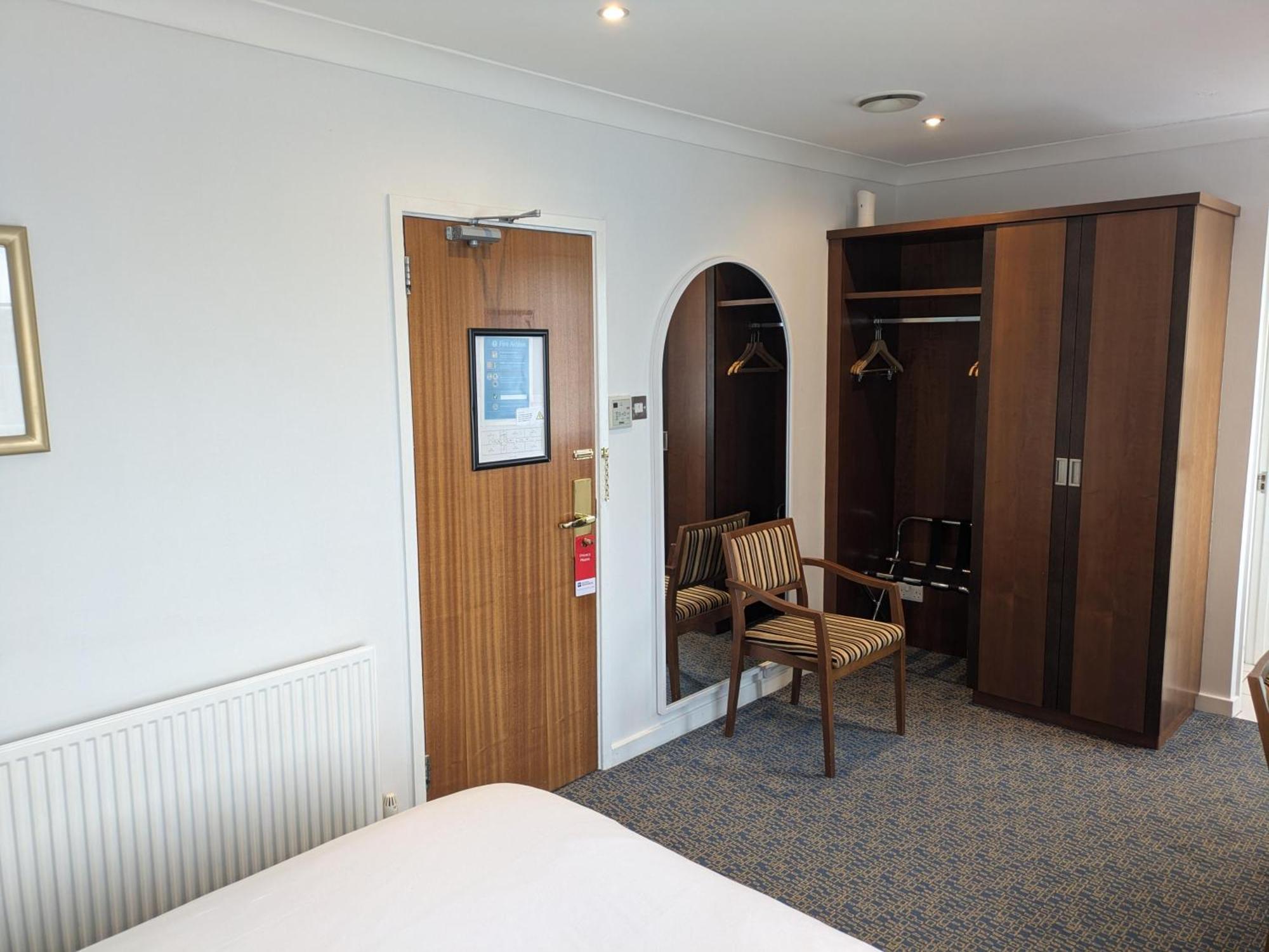 Best Western Homestead Court Hotel ウェリン・ガーデン・シティ エクステリア 写真