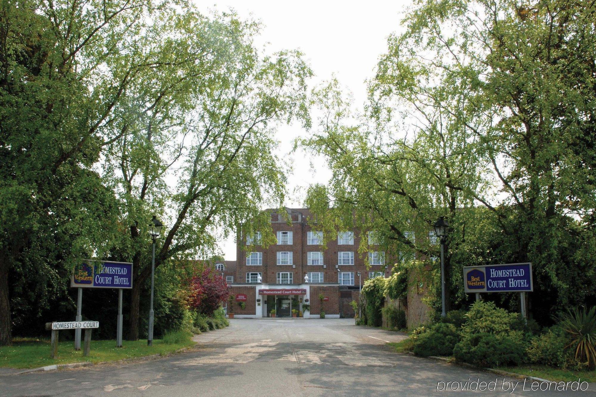 Best Western Homestead Court Hotel ウェリン・ガーデン・シティ エクステリア 写真