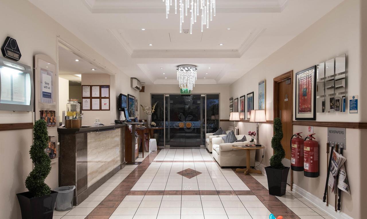 Best Western Homestead Court Hotel ウェリン・ガーデン・シティ エクステリア 写真